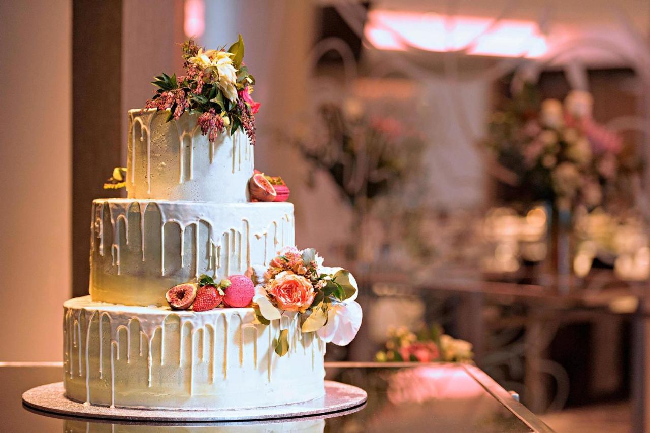 Sheraton Melbourne Hotel Εξωτερικό φωτογραφία A wedding cake
