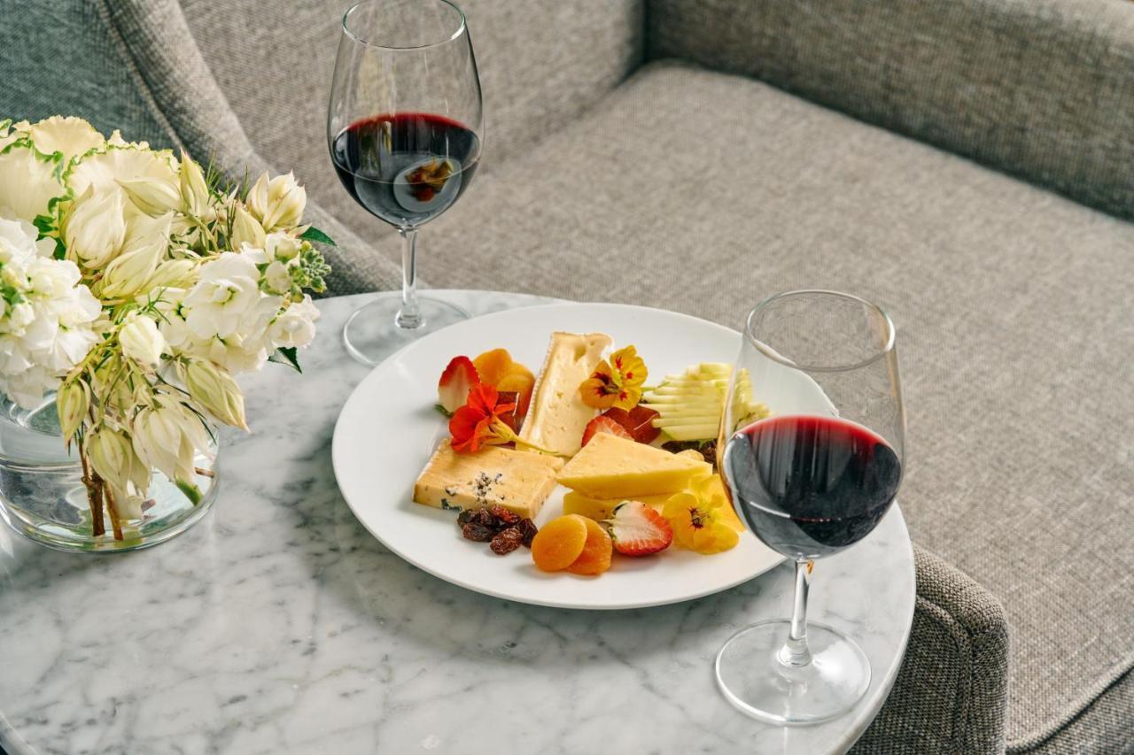 Sheraton Melbourne Hotel Εξωτερικό φωτογραφία Cheese and wine