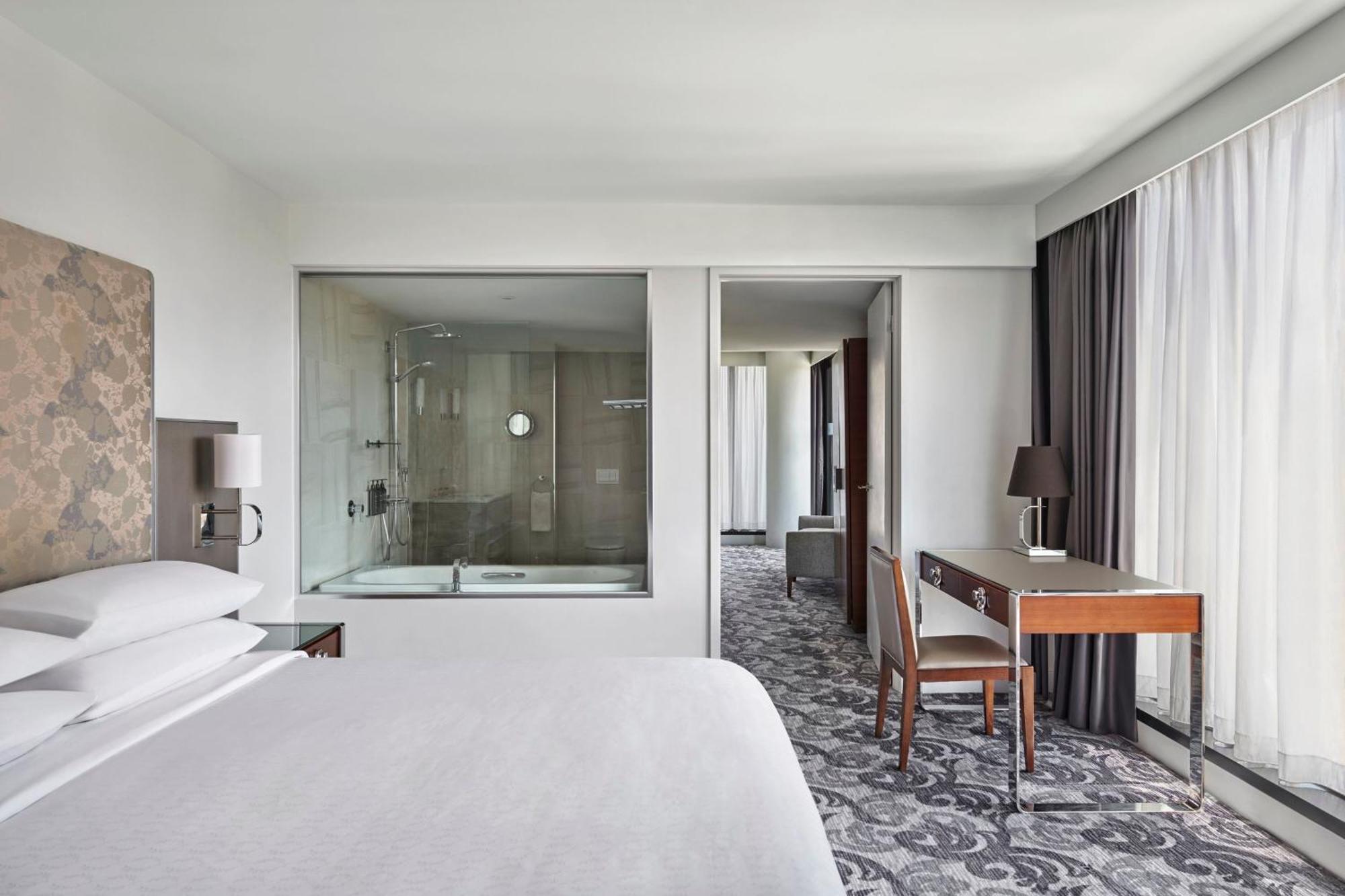 Sheraton Melbourne Hotel Εξωτερικό φωτογραφία A guest room at the hotel