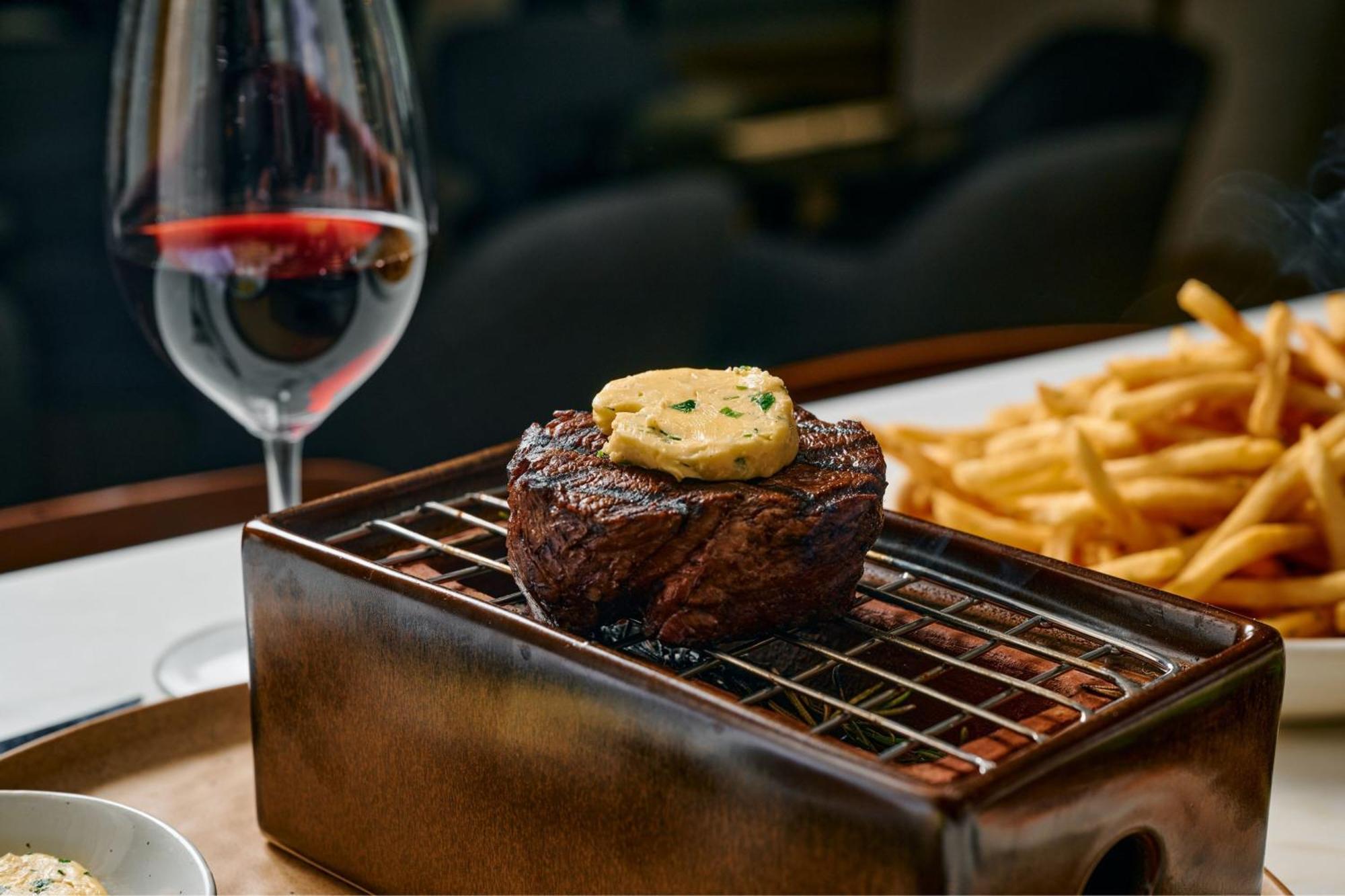 Sheraton Melbourne Hotel Εξωτερικό φωτογραφία A steak at the restaurant