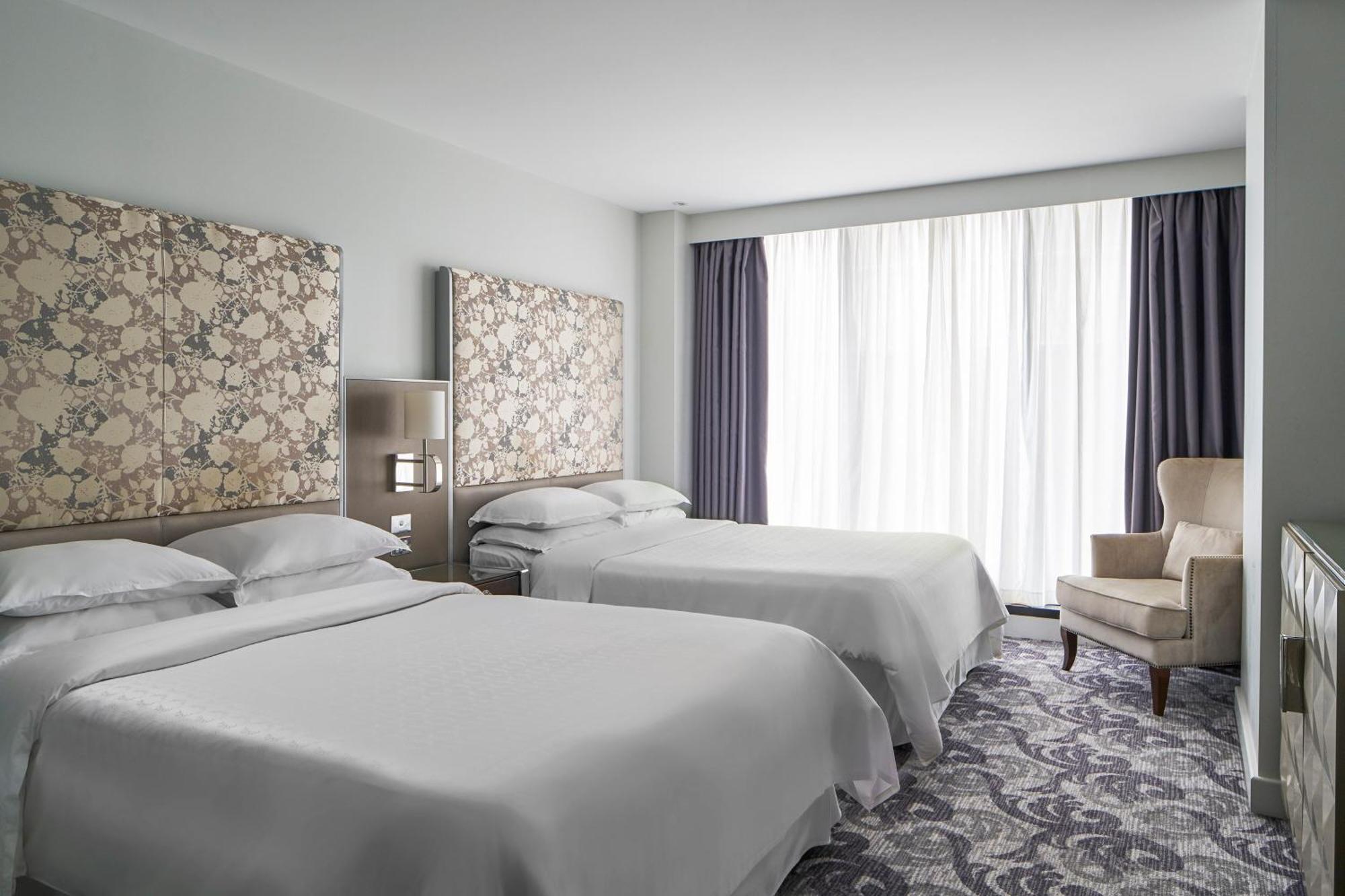Sheraton Melbourne Hotel Εξωτερικό φωτογραφία A guest room at the hotel